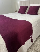 Kit Peseira Decorativa para cama Casal Pompom - Vinho
