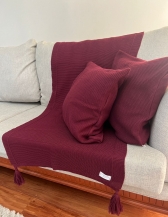 Kit Peseira Decorativa para cama Casal Pompom - Vinho